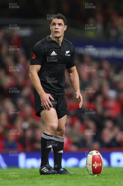 07.11.09... Wales v New Zealand, Invesco Perpetual Series New Zealands Dan Carter 