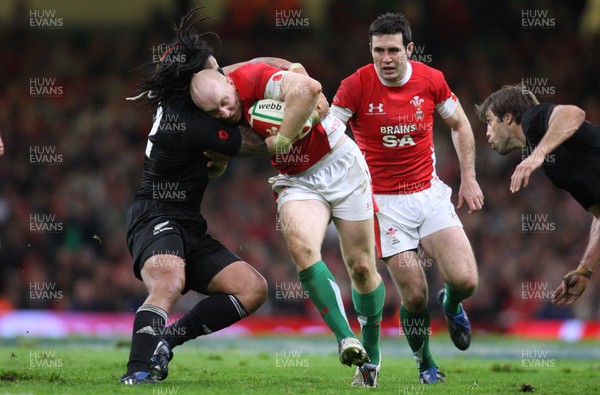 07.11.09... Wales v New Zealand, Invesco Perpetual Series Wales' Tom Shanklin is tackled by Ma'a Nonu 