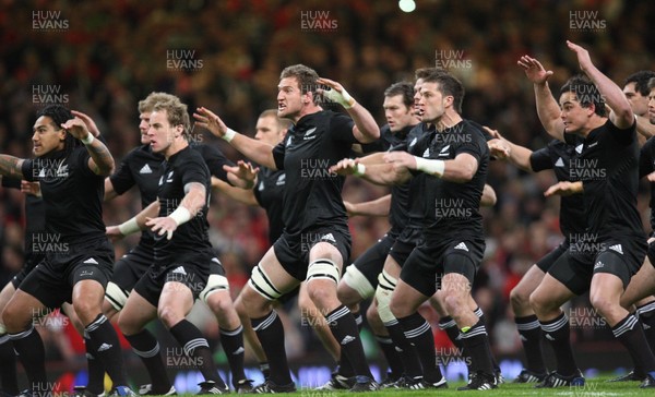 07.11.09... Wales v New Zealand, Invesco Perpetual Series New Zealand team perform the Haka 