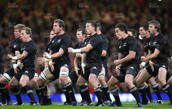 07.11.09... Wales v New Zealand, Invesco Perpetual Series New Zealand team perform the Haka 