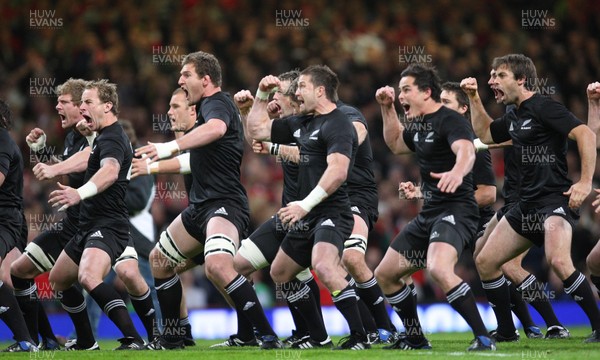 07.11.09... Wales v New Zealand, Invesco Perpetual Series New Zealand team perform the Haka 