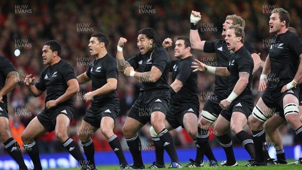 07.11.09... Wales v New Zealand, Invesco Perpetual Series New Zealand team perform the Haka 