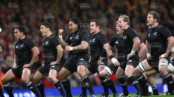 07.11.09... Wales v New Zealand, Invesco Perpetual Series New Zealand team perform the Haka 