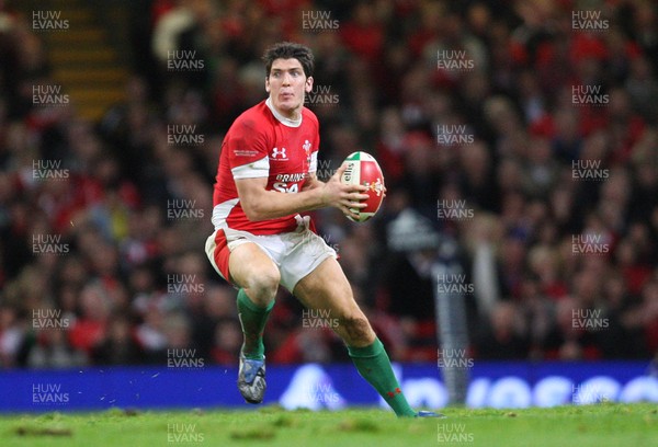 07.11.09... Wales v New Zealand, Invesco Perpetual Series 2009 -  Wales' James Hook 