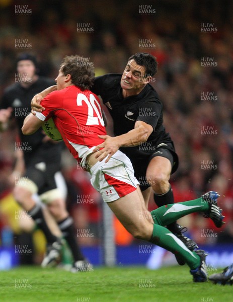 07.11.09... Wales v New Zealand, Invesco Perpetual Series 2009 -  Wales' Martin Roberts is tackled by Dan Carter 