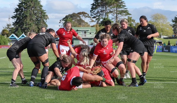161022 - Wales v New Zealand, Women’s Rugby World Cup 2021, Pool A - Wales power over as Sioned Harries of Wales, hidden, scores the second try