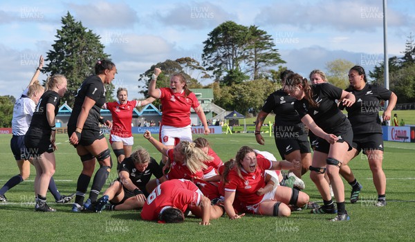 161022 - Wales v New Zealand, Women’s Rugby World Cup 2021, Pool A - Wales power over as Sioned Harries of Wales, hidden, scores the second try