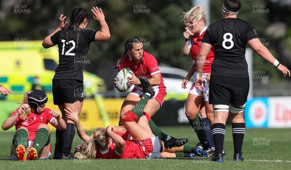 161022 - Wales v New Zealand, Women’s Rugby World Cup 2021, Pool A - Ffion Lewis of Wales looks tome the ball