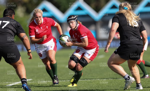 161022 - Wales v New Zealand, Women’s Rugby World Cup 2021, Pool A - Bethan Lewis of Wales takes on Krystal Murray of New Zealand
