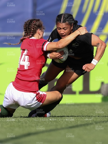 161022 - Wales v New Zealand, Women’s Rugby World Cup 2021, Pool A - Jasmine Joyce of Wales tackles Renee Wickliffe of New Zealand