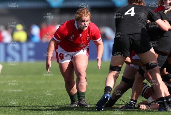 161022 - Wales v New Zealand, Women’s Rugby World Cup 2021, Pool A - Cara Hope of Wales