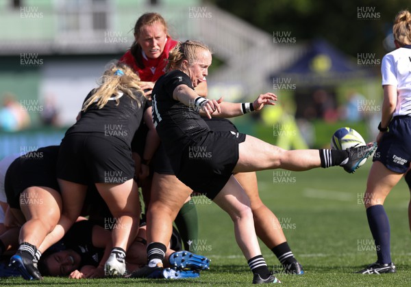 161022 - Wales v New Zealand, Women’s Rugby World Cup 2021, Pool A - Kendra Cocksedge of New Zealand kicks clear
