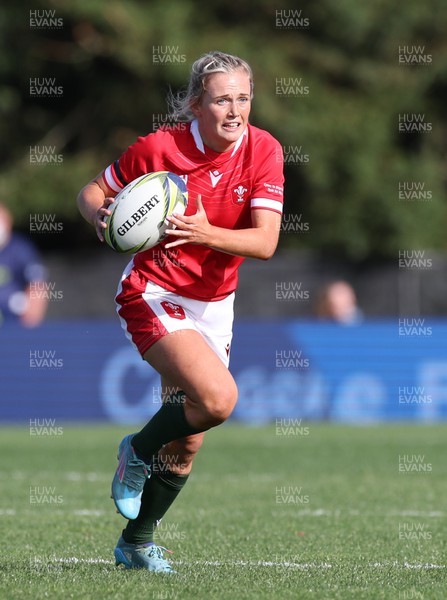 161022 - Wales v New Zealand, Women’s Rugby World Cup 2021, Pool A - Megan Webb of Wales