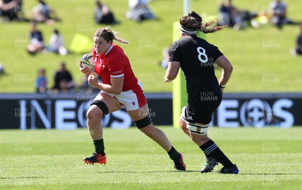 161022 - Wales v New Zealand, Women’s Rugby World Cup 2021, Pool A - Gwen Crabb of Wales takes on Charmaine McMenamin of New Zealand