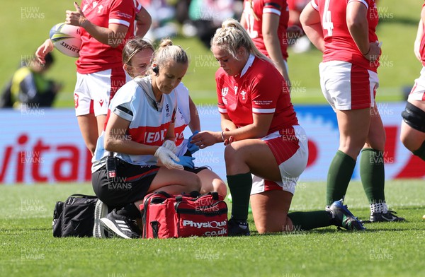 161022 - Wales v New Zealand, Women’s Rugby World Cup 2021, Pool A - Kelsey Jones of Wales receives treatment from Jo Perkins