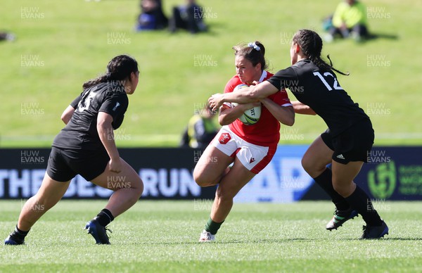 161022 - Wales v New Zealand, Women’s Rugby World Cup 2021, Pool A - Kayleigh Powell of Wales is tackled by Theresa Fitzpatrick of New Zealand and Sylvia Brunt of New Zealand