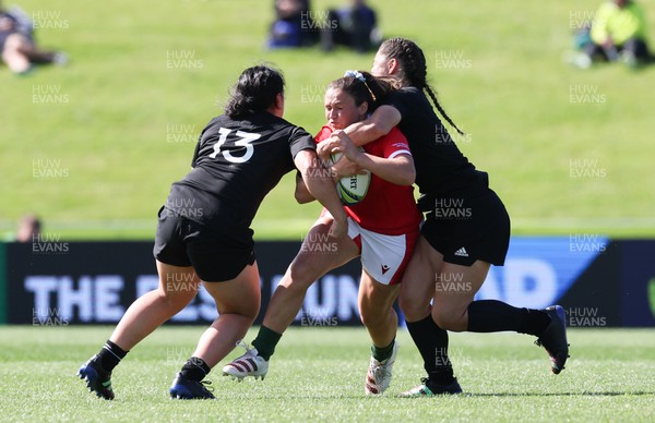 161022 - Wales v New Zealand, Women’s Rugby World Cup 2021, Pool A - Kayleigh Powell of Wales is tackled by Theresa Fitzpatrick of New Zealand and Sylvia Brunt of New Zealand