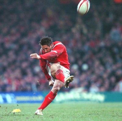 20-11-04. Wales v New Zealand   Wales' Gavin Henson converts penalty.  