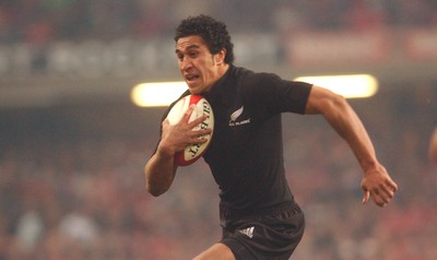 20.11.04 - Wales v New Zealand New Zealand's Mils Muliaina races in to score try  
