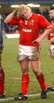 20-11-04. Wales v New Zealand   Wales' Duncan Jones in dejection as he leaves the field at full-time.  