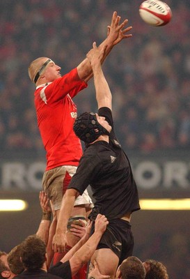 20.11.04  Wales v New Zealand, Cardiff  Brent Cockbain wins lineout ball from Ali Williams  