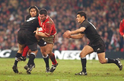 20.11.04  Wales v New Zealand, Cardiff  Mefin Davies is tackled by Piri Weepu  