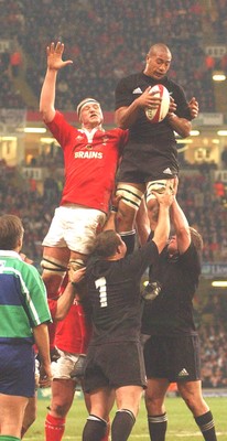 20.11.04  Wales v New Zealand, Cardiff  All Blacks Mose Tuiali'i beats Brent Cockbain to lineout ball  