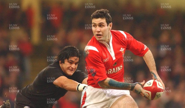 20.11.04  Wales v New Zealand, Cardiff  Wales Stephen Jones gets a pass away as Piri Weepu tackles.  