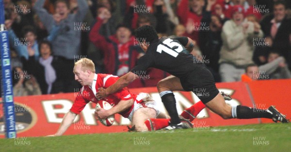 20-11-04. Wales v New Zealand   Wales' Tom Shanklin dives over to score despite tackle from Mils Muliaina.  
