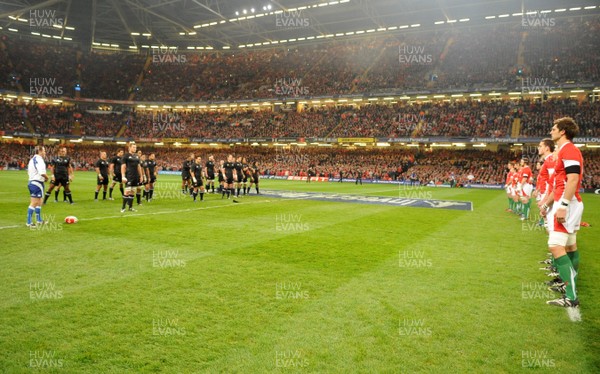 22.11.08 - Wales v New Zealand - Invesco Perpetual Series 2008 - Wales and New Zealand players face each other after the Haka 