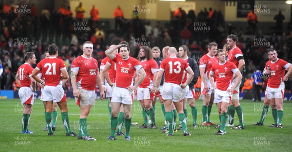 22.11.08 - Wales v New Zealand - Invesco Perpetual Series 2008 - Wales players look dejected. 