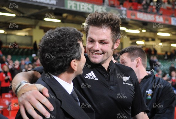 22.11.08 - Wales v New Zealand - Invesco Perpetual Series 2008 - All Blacks coach, Wayne Smith congratulates Richie McCaw. 