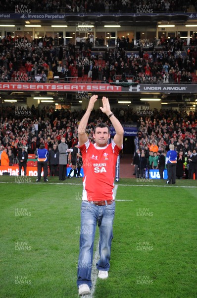 22.11.08 - Wales v New Zealand - Invesco Perpetual Series 2008 - Boxer Joe Calzaghe delivers the match ball to the field. 