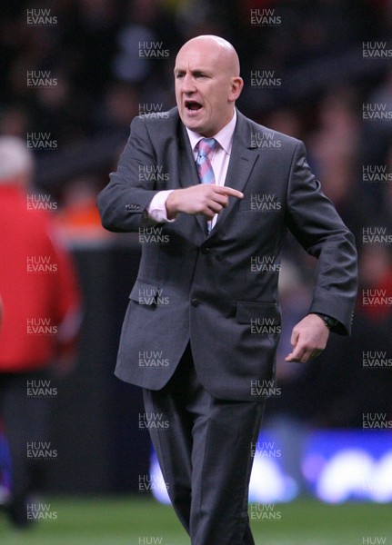 22.11.08 Wales v New Zealand... Wales' defence coach Shaun Edwards on the pitch. 