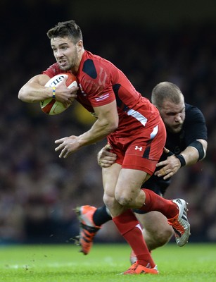 221114 - Wales v New Zealand All Blacks - Dove Men Care -Rhys Webb of Wales is tackled by Owen Franks of New Zealand