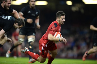 221114 - Wales v New Zealand All Blacks - Dove Men Care -Rhys Webb of Wales runs in to score try