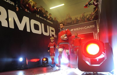 221114 - Wales v New Zealand All Blacks - Dove Men Care -Sam Warburton of Wales leads out his side with mascot