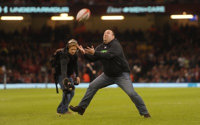 221114 - Wales v New Zealand All Blacks - Dove Men Care -Half time competition