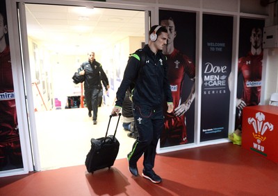 221114 - Wales v New Zealand All Blacks - Dove Men Care -George North of Wales arrives