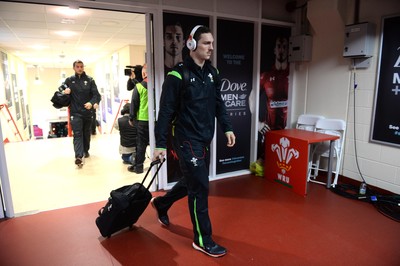 221114 - Wales v New Zealand All Blacks - Dove Men Care -George North of Wales arrives