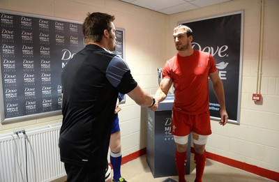 221114 - Wales v New Zealand All Blacks - Dove Men Care -Richie McCaw of New Zealand and Sam Warburton of Wales with Referee Wayne Barnes during the coin toss