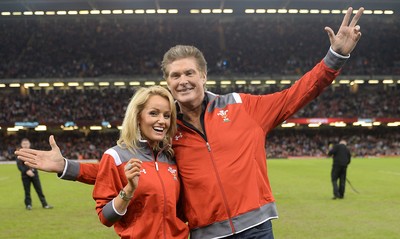 221114 - Wales v New Zealand All Blacks - Dove Men Care -David Hasselhoff and Girlfriend Hayley Roberts at halftime