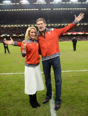 221114 - Wales v New Zealand All Blacks - Dove Men Care -David Hasselhoff and Girlfriend Hayley Roberts at halftime