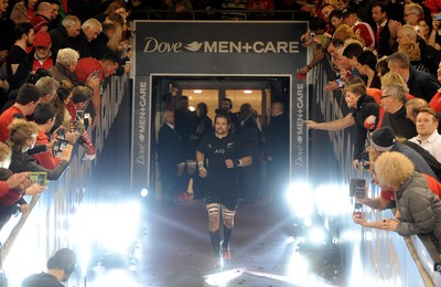 221114 - Wales v New Zealand All Blacks - Dove Men Care -Richie McCaw of New Zealand runs out