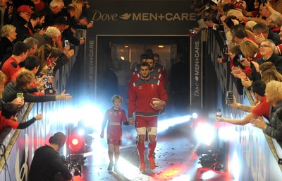 221114 - Wales v New Zealand All Blacks - Dove Men Care -Sam Warburton of Wales leads out his side with mascot