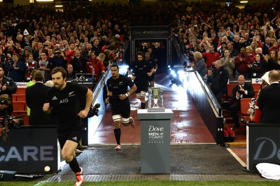 221114 - Wales v New Zealand All Blacks - Dove Men Care -New Zealand run out