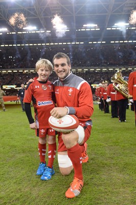 221114 - Wales v New Zealand All Blacks - Dove Men Care -Sam Warburton of Wales leads out his side with mascot