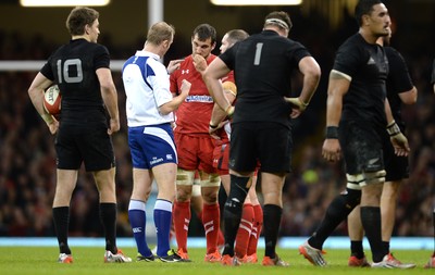 221114 - Wales v New Zealand All Blacks - Dove Men Care -Sam Warburton of Wales with Referee Wayne Barnes