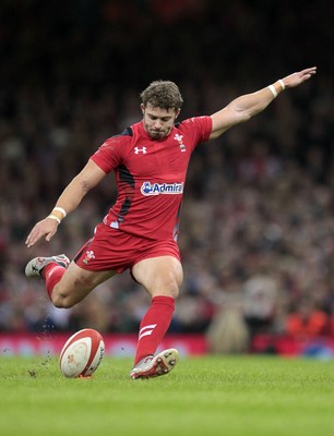 221114 - Wales v New Zealand - Dove Men Series 2014 - Leigh Halfpenny of Wales scores the first points of the game with a penalty