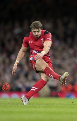 221114 - Wales v New Zealand - Dove Men Series 2014 - Leigh Halfpenny of Wales scores the first points of the game with a penalty